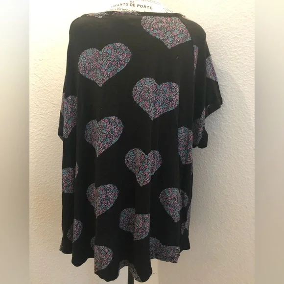 Torrid Black Floral Heart Top 3XL - Picture 2 of 4